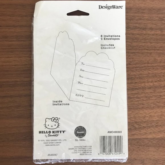 4 Hello Kitty Invitations & Envelopes - Picture 2 of 3